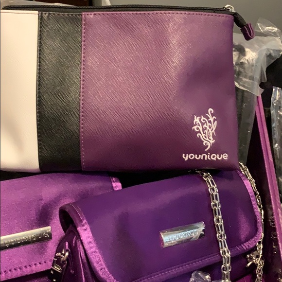Buy 1 get 1 FREE Younique  Cosmetic bags - Picture 5 of 7